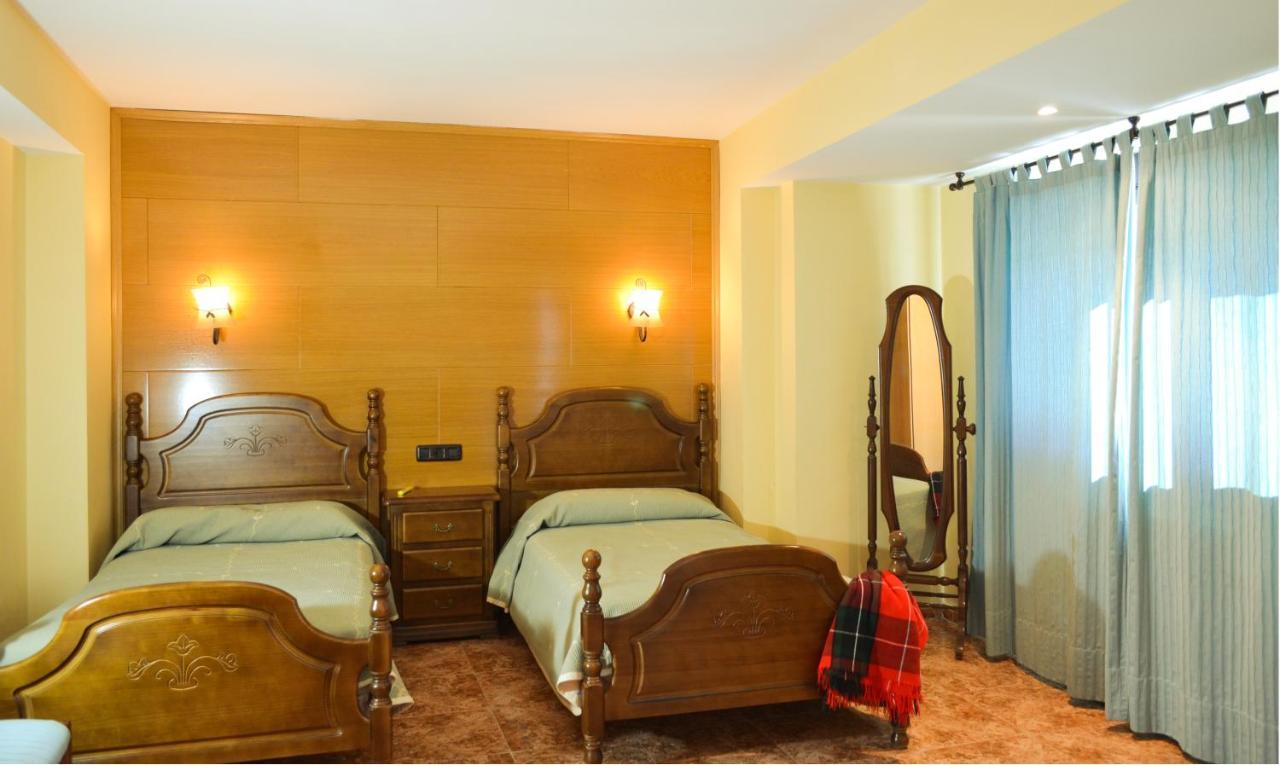 Hotel Suiza Bronchales Exteriör bild